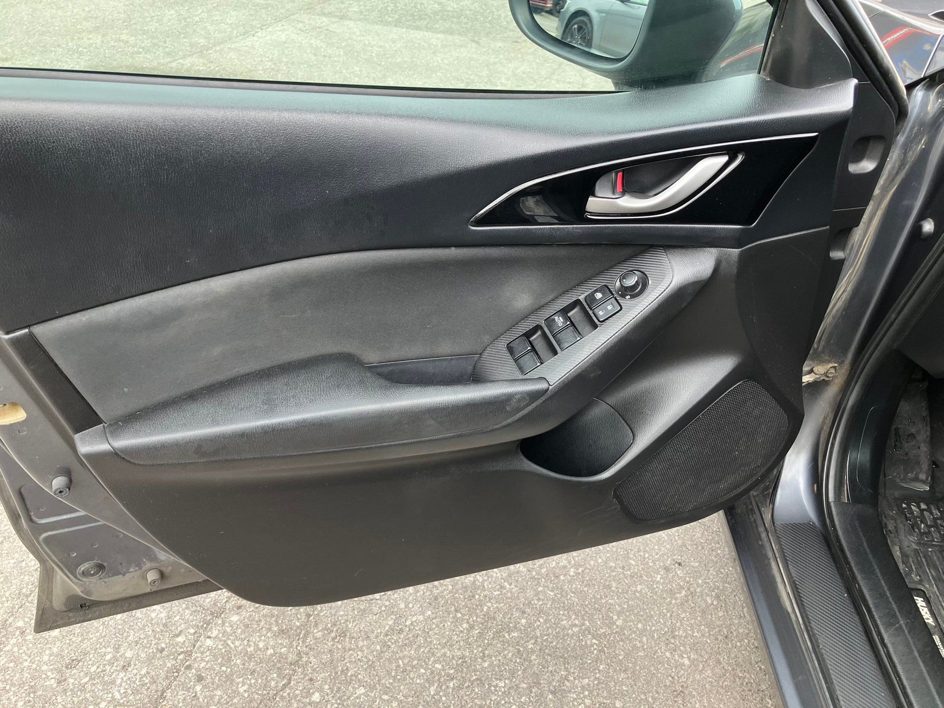Mazda Mazda3 2015 - Thumbnail 10