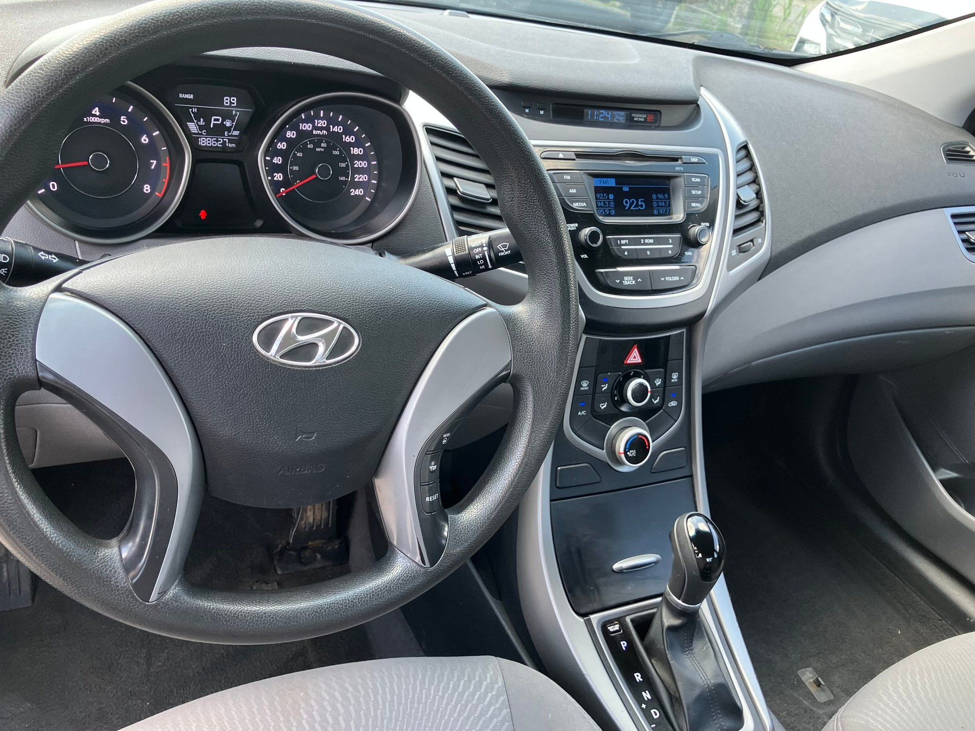 Hyundai Elantra 2016 - Image 12