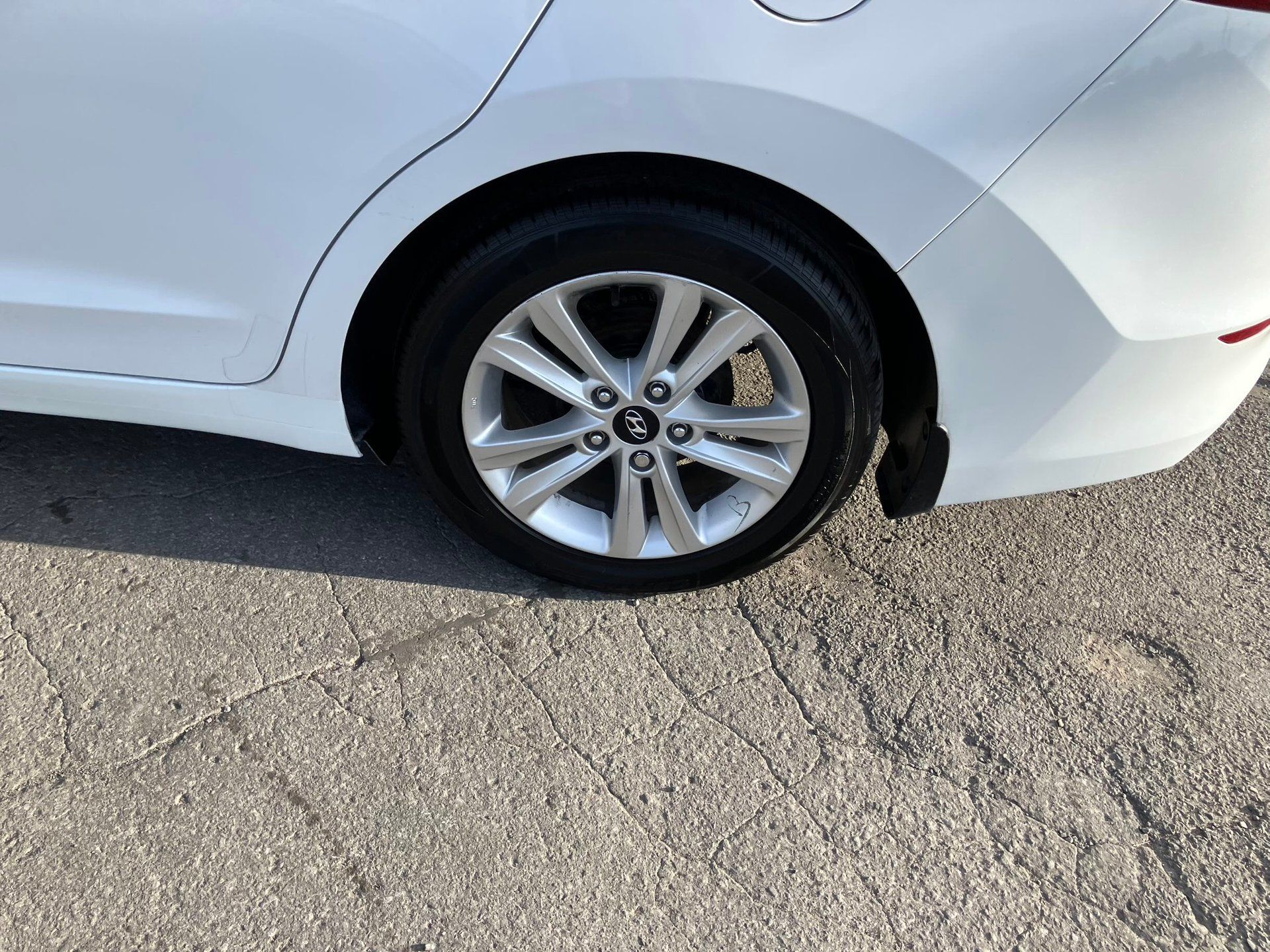 Hyundai Elantra 2017 - Image 8 