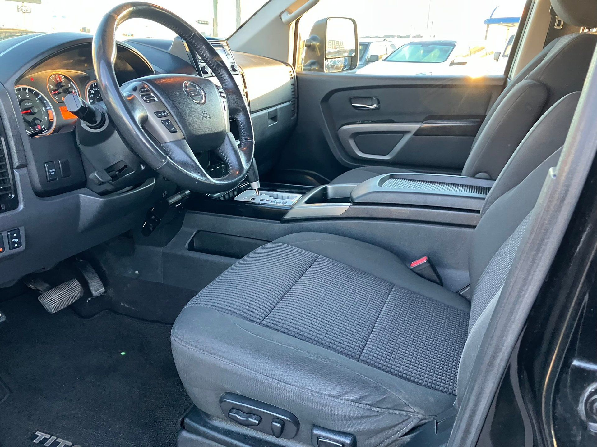 Nissan Titan 2015 - Image 10 