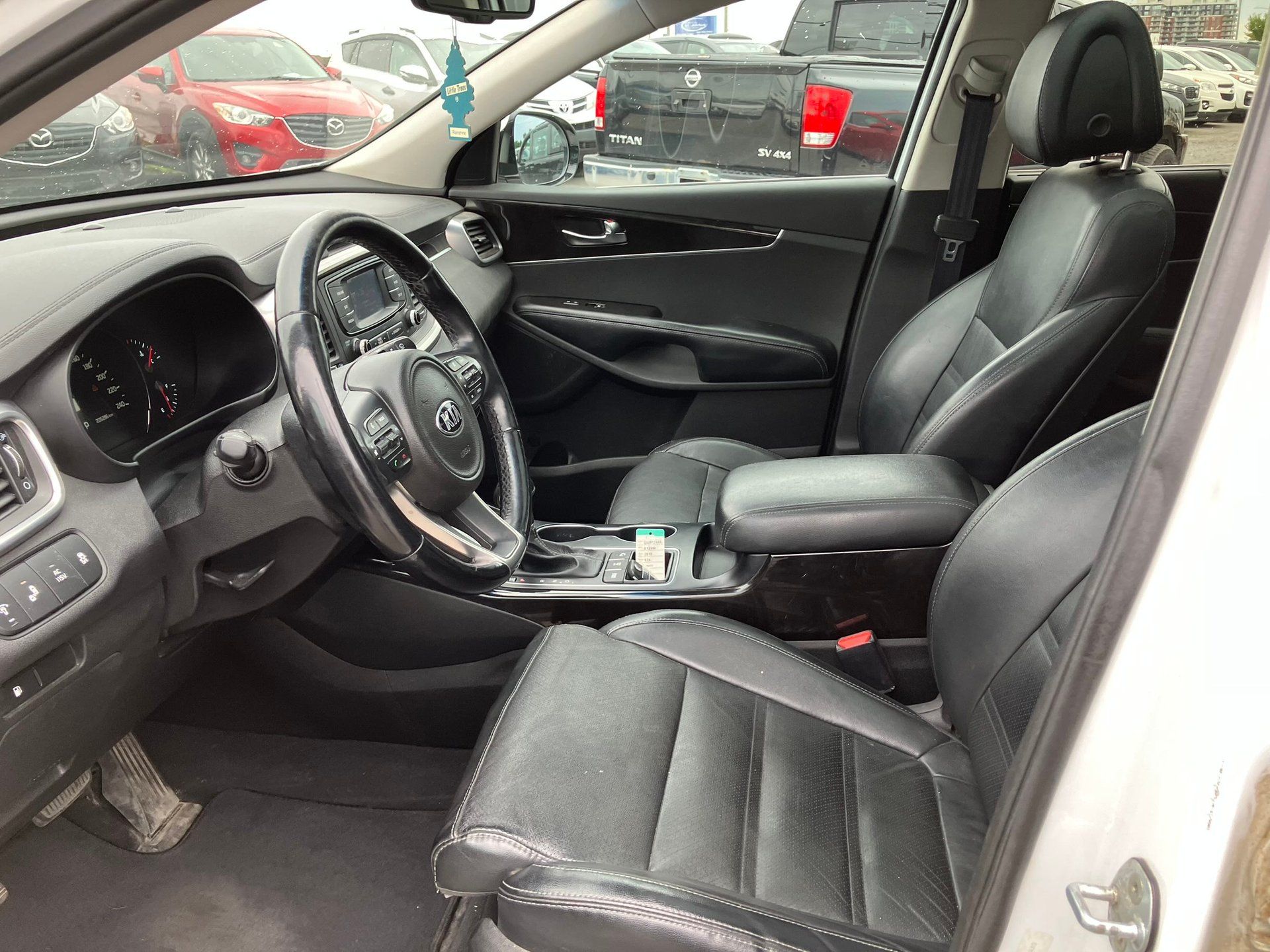 Kia Sorento 2016 - Image 10 