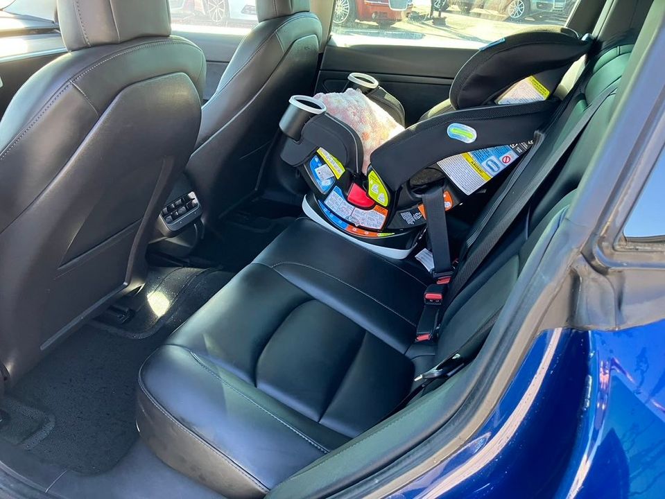 Tesla Model 3 2021 - Image 12