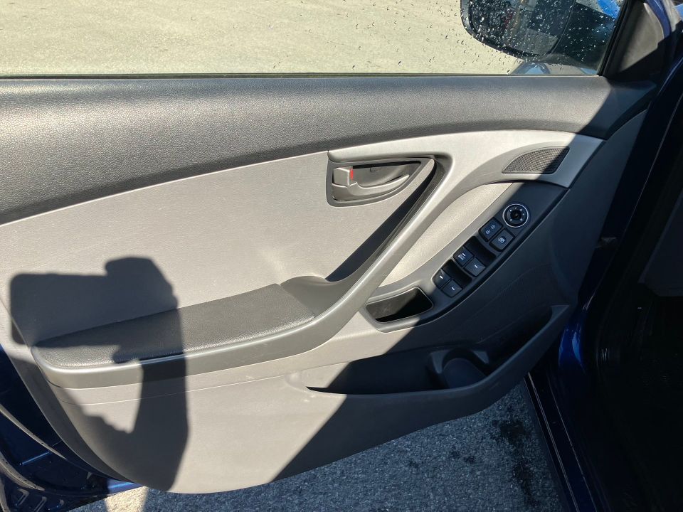 Hyundai Elantra 2016 - Image 10