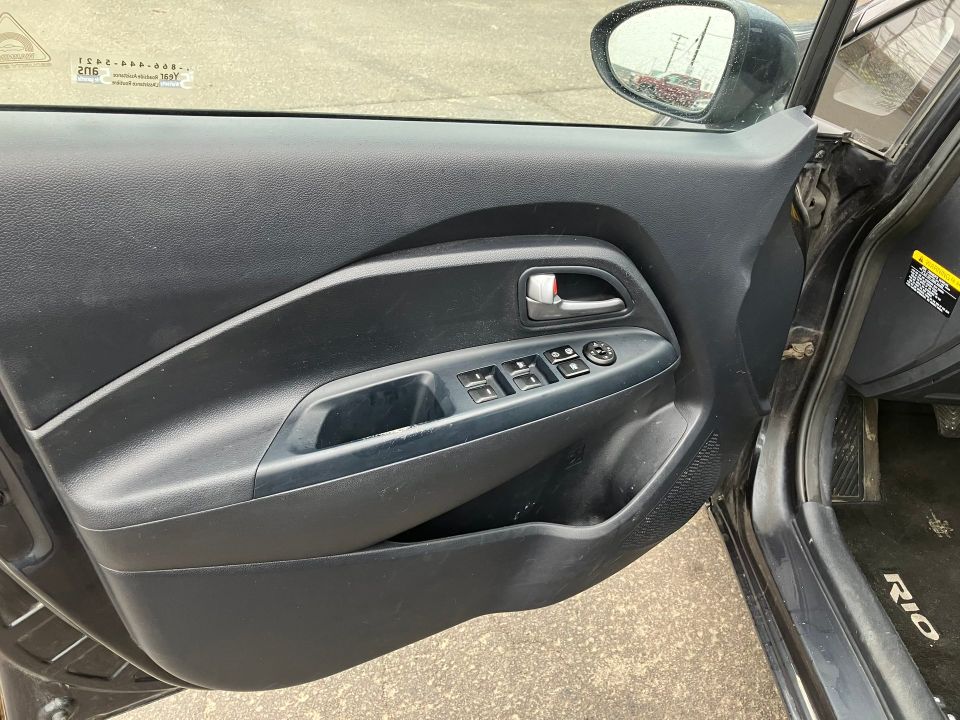 Kia Rio 2016 - Image 10