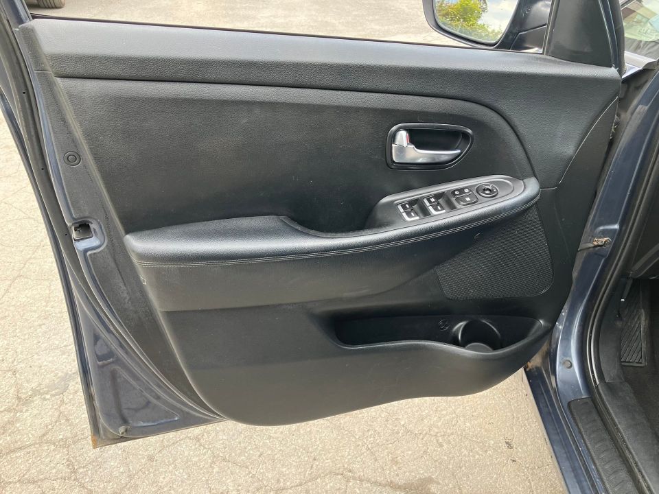 Kia Rondo 2014 - Image 9