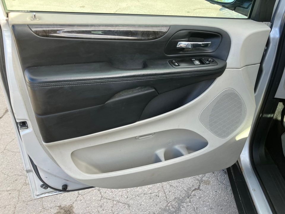 Dodge Grand Caravan 2012 - Image 10