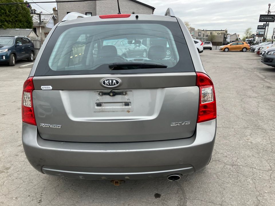 Kia Rondo 2011 - Image 6