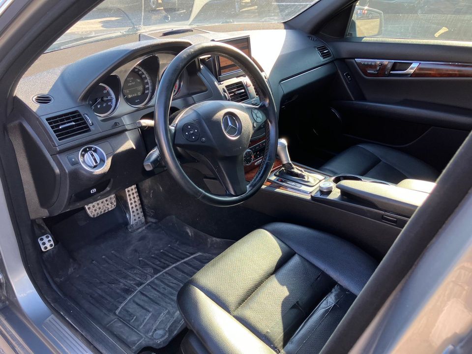 Mercedes-Benz C 350 2011 - Image 10