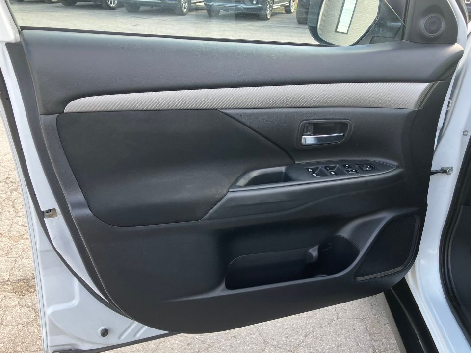 Mitsubishi Outlander 2016 - Image 10