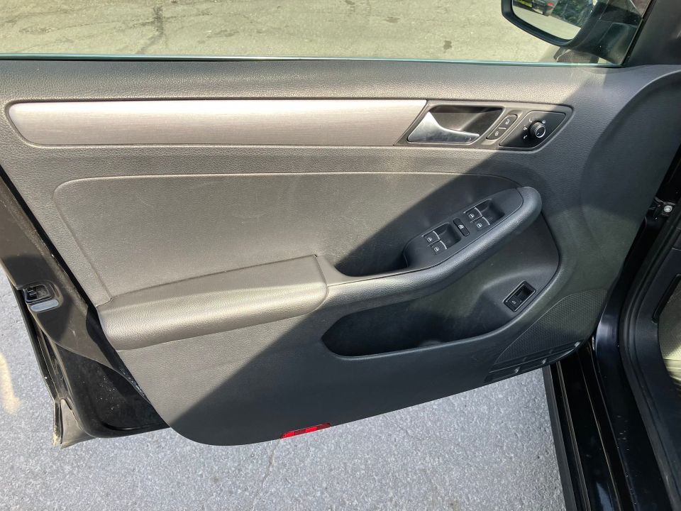 Volkswagen Jetta 2017 - Image 11