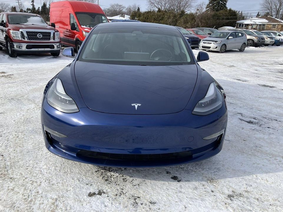 Tesla Model 3 2021 - Image 2