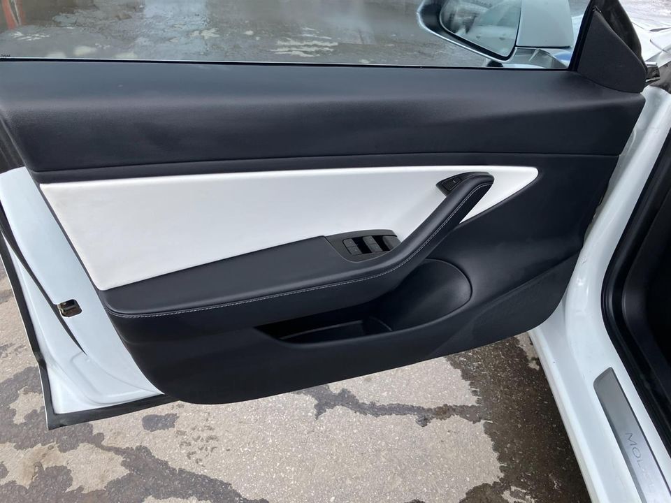 Tesla Model 3 2019 - Image 10