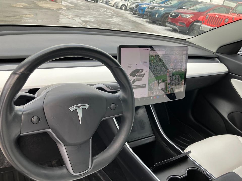 Tesla Model 3 2019 - Image 12