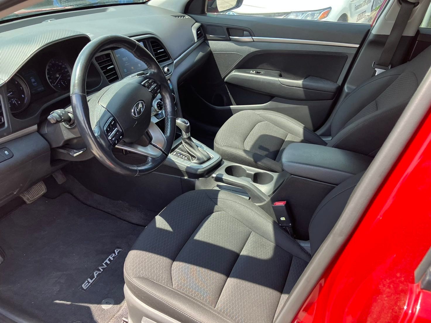 Hyundai Elantra 2019 - Thumbnail 10